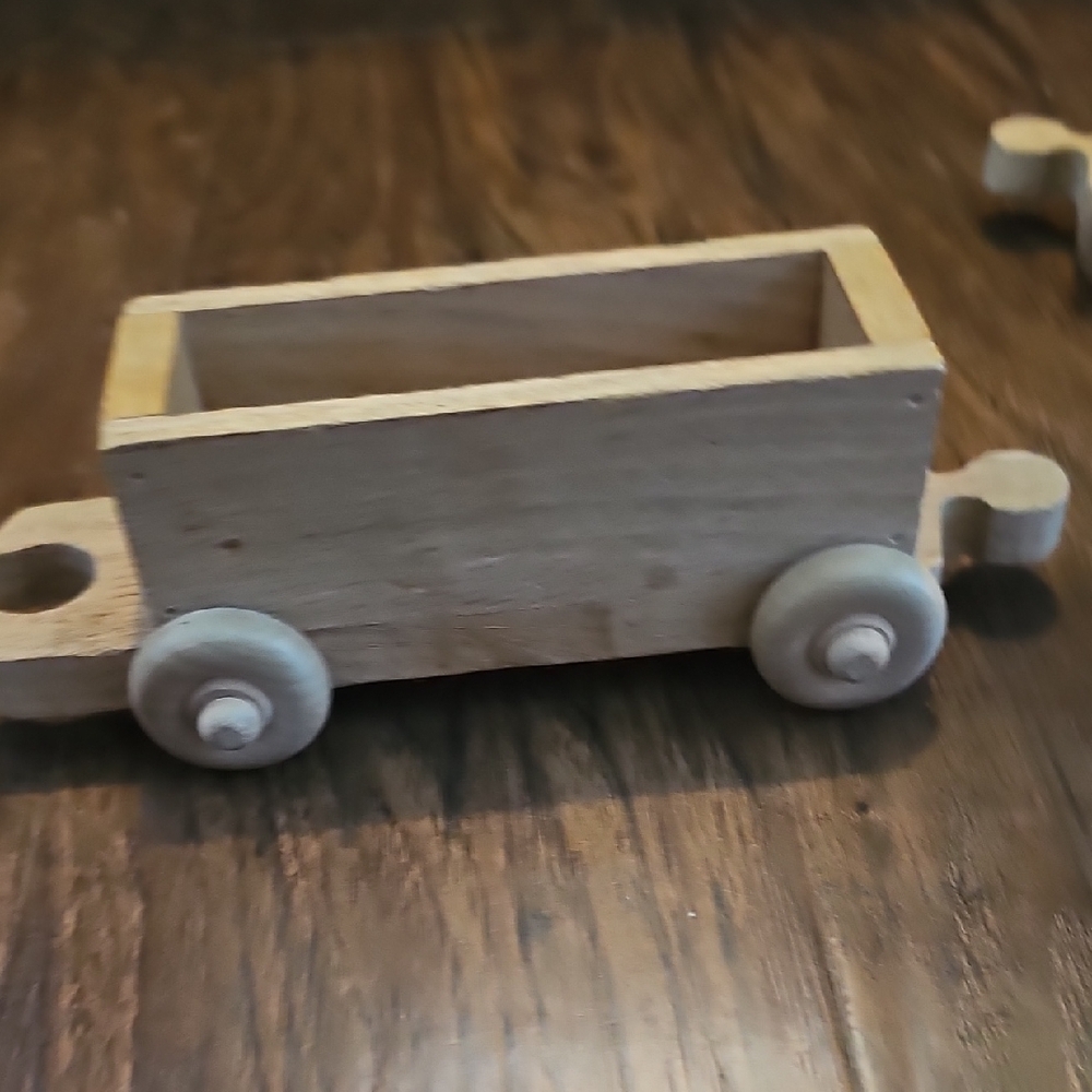 BOGO🎀 4pc Wooden Train Set for Kids - Picture 5 of 8